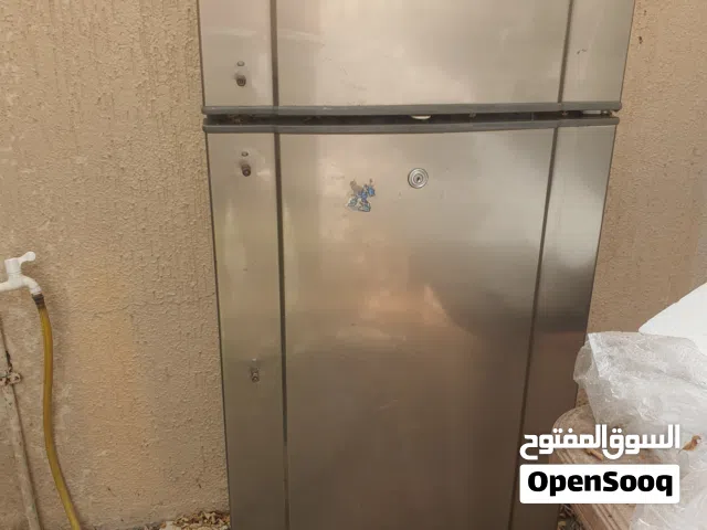 ثلاجة و مايكرويف  وسرير طابقين تواصل معي واوريك صورهم بالضبط وتراهم نظاف ومافيهم مشاكل