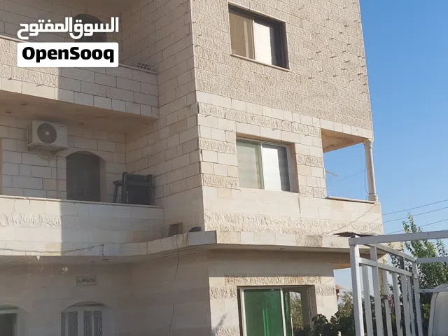 1000 m2 More than 6 bedrooms Townhouse for Sale in Madaba Madaba Center