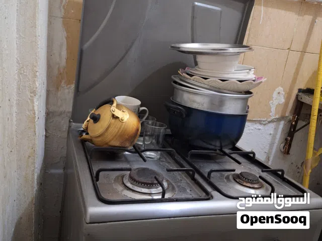متوفر ثلاجة وبوتجاز وجرة غاز