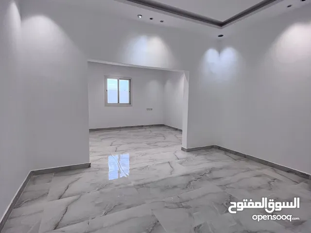 800 ft 3 Bedrooms Apartments for Rent in Al Madinah Al Matar