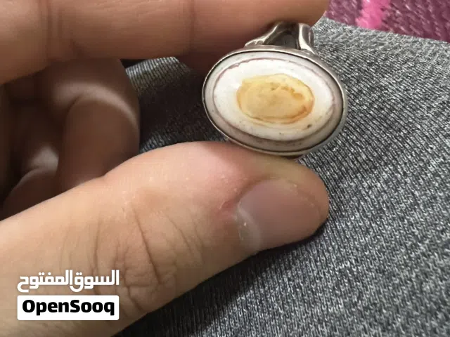 محبس سليماني معطف قديم