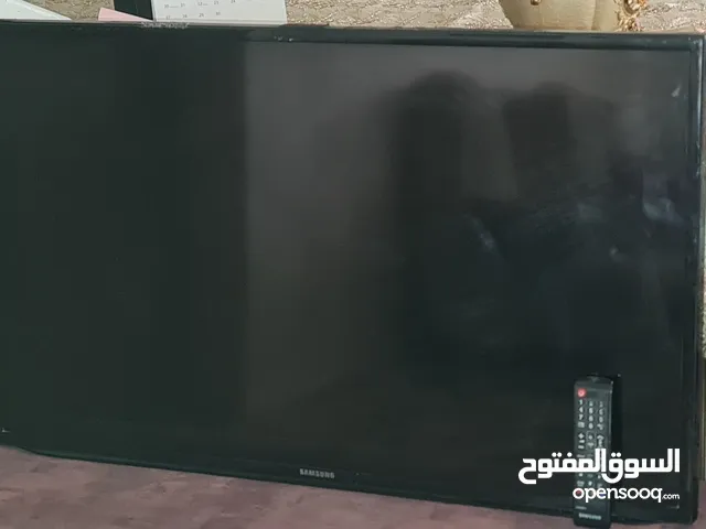 شاشة LED سامسونج 42 انش مستعمله للبيع ممتازه.