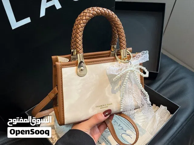 شنطة يد او كتف لون اوفايت مطعم جوزي