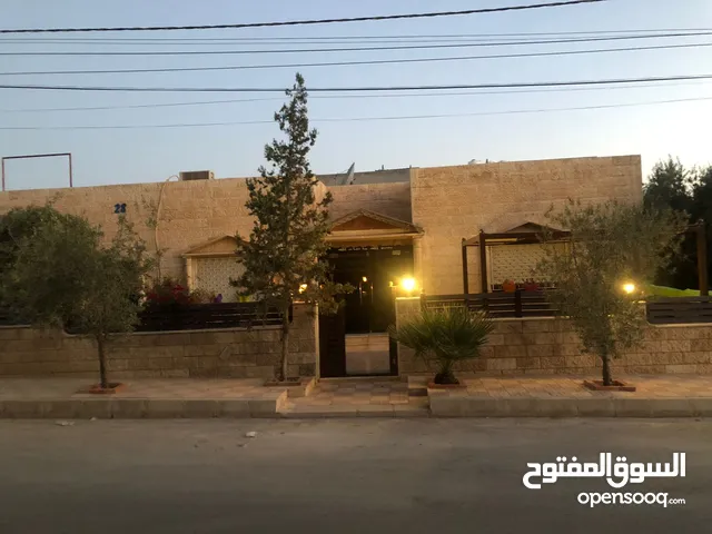 285 m2 More than 6 bedrooms Villa for Sale in Zarqa Al Zarqa Al Jadeedeh