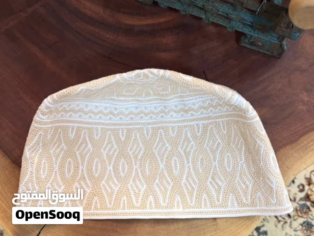 كميه بسيطه متبقيه مقاس 11 و 11 الاربع كميم خياطه يد جوده عاليه قيمه اقل عن سعر سوق ب 10ريال فقط