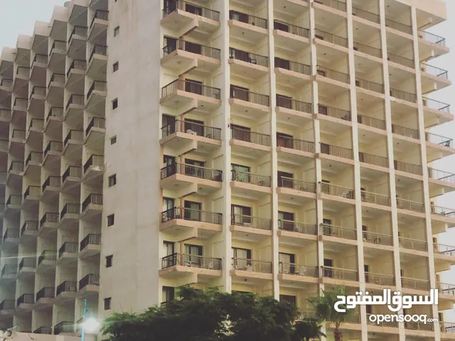 فندق للبيع في مراسي باي