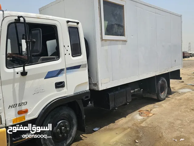 شاحنه ورشه متنقله هيونداي hd120 موديل 201 و باص هيونداي  45 راكب موديل 2014 بحاله جيده للبيع