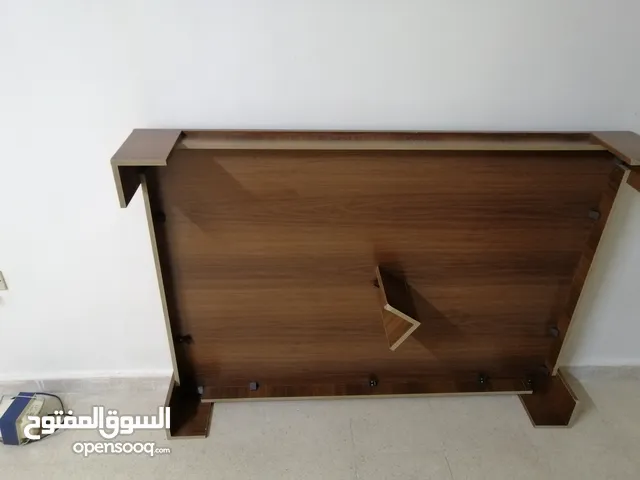 طاولة خشب كبيره