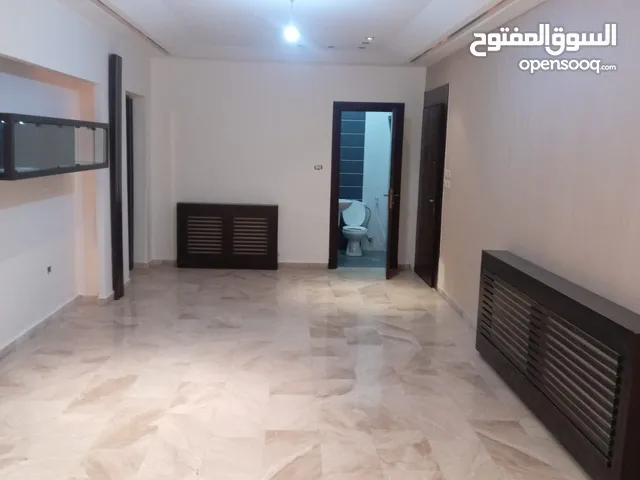خلدا ـ شقه ارضيه فارغه للايجار ـ 200 متر داخلي 200 متر خارجي + حديقه مشجره - كراج خاص
