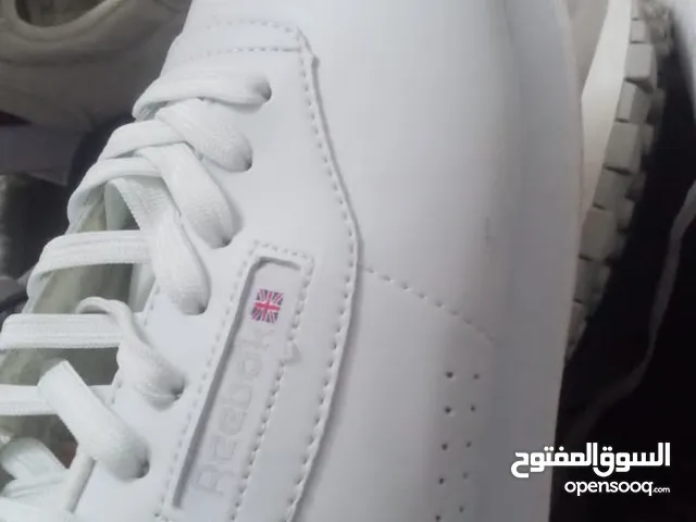 44 Sport Shoes in Jerash