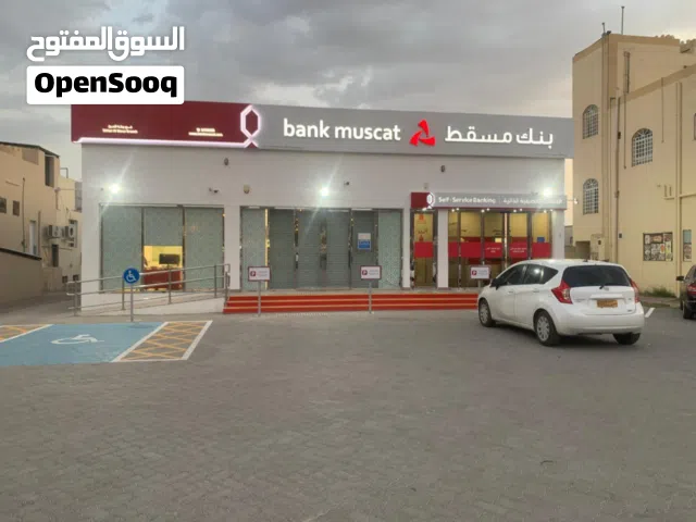 للبيع مبنى سكني تجاري مستأجر من قبل بنك مسقط في ولاية نزوى بدخل شهري 1300 و سنوي 15600 وقابل للزيادة