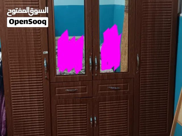 خزانه للبيع بحاله ممتازة جدا استعمال شهور وسجاده كبيره وصغيره جدد بحاله ممتازة جدا