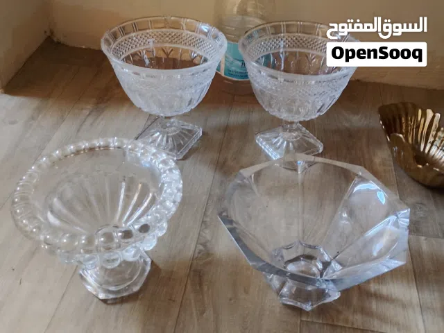 مجموعة اوعية متنوعة من الأوعية الزجاجية