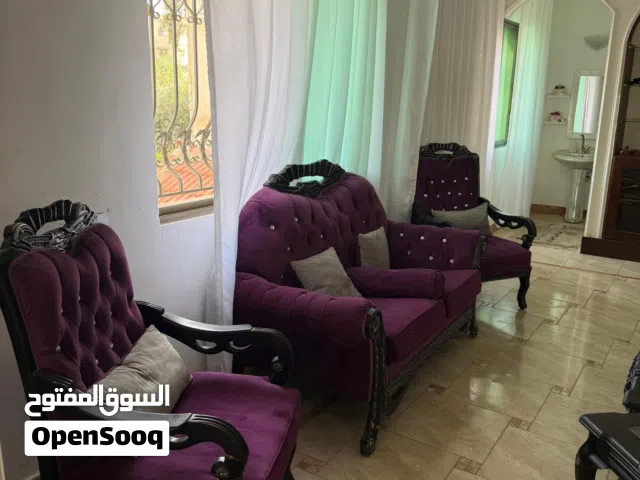 صالون للبيع