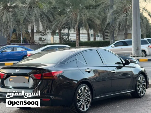 مندوب توصيل2 ريال داخل مسقط المناطق القريبة والمسافات الأبعد حسب الاتفاق