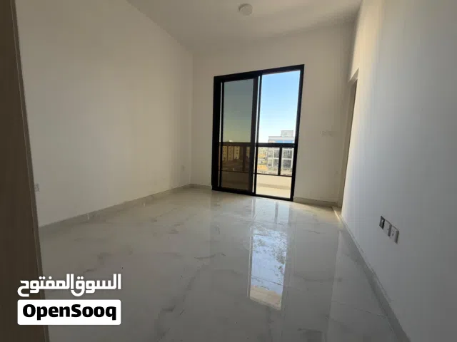 شقة فاخرة أول ساكن غرفة وصالة في العالية عجمان بإطلالة وبلكونة