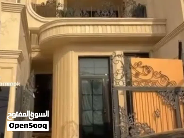 150 m2 More than 6 bedrooms Townhouse for Sale in Baghdad Mansour