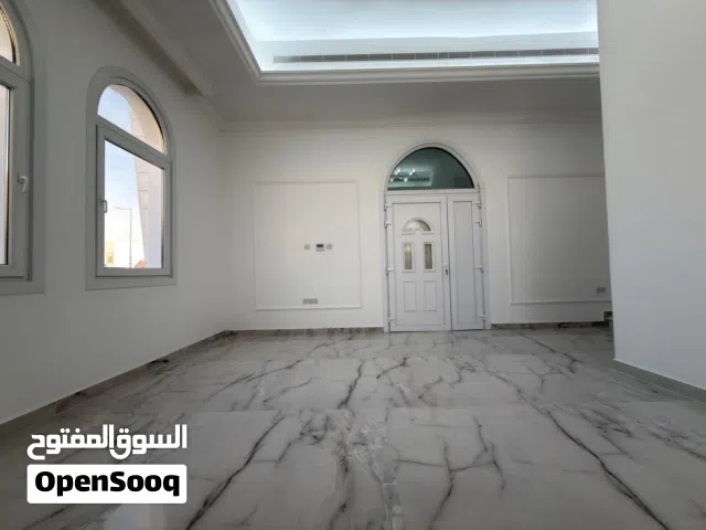 شقه 4 غرف ومجلس كبير