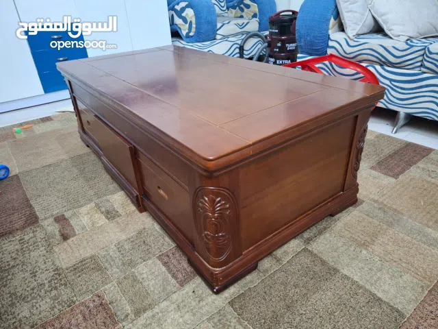 طاولة وسط خشب ثقيل