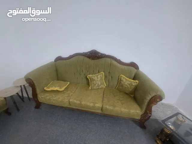 طقم كنب 7 مقاعد بحالة جيدة جدا