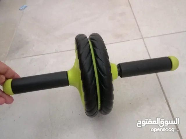 عجلة لتمارين المعدة وازالة الكرش اصلية اشتريتها ب 12 د للبيع بسعر 5 د قابل للتفاوض لا يوجد توصيل