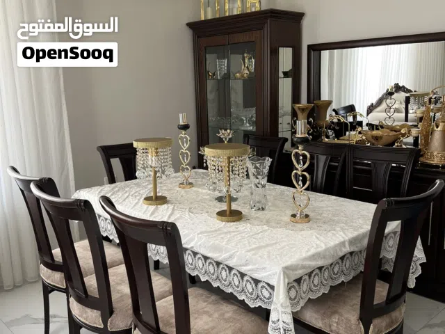 غرفة سفرة بحالة الجديد خشب زان