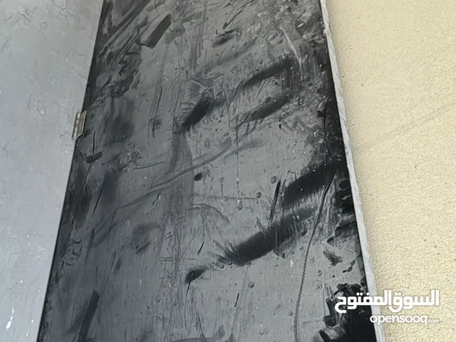 باب فخم ودريشة ألمنيوم للبيع... فرصة للي يبي الجودة!