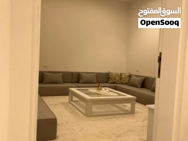 شقة بالأثاث للإيجار منطقة حي الاندلس مقابل مركز الشرطة على الرئيسي R2328