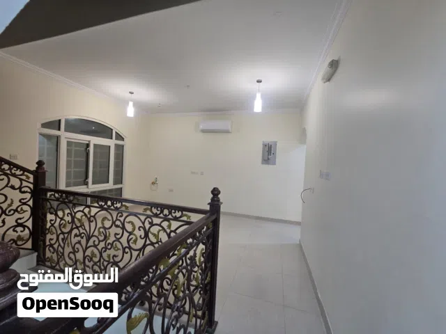 فيلا للايجار في بوشر خلف مركز بنك الدم