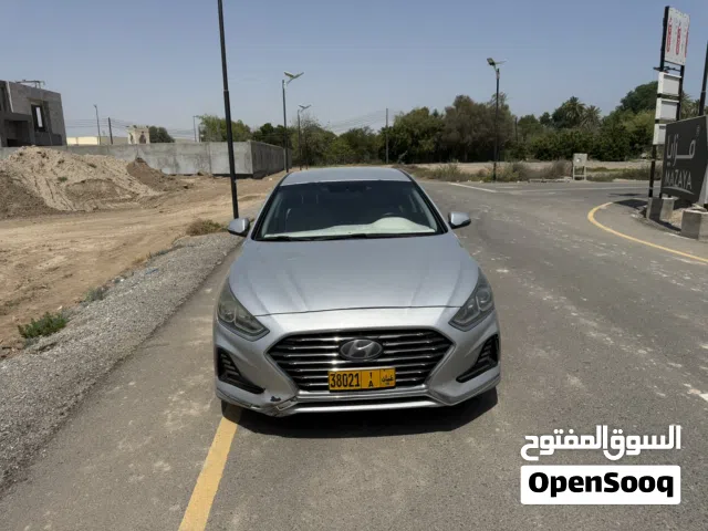 سيارة هيونداي سوناتا موديل 2018 لون فضي مرخصة بحالة مستعملة