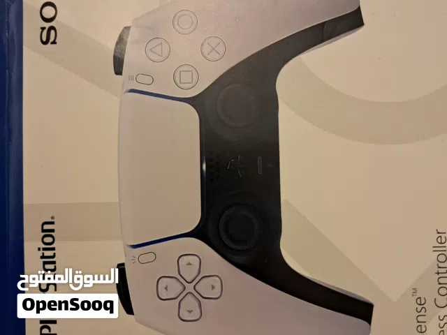 ذراع بلاستيشن 4 على شكل ذراع بلاستيشن 5