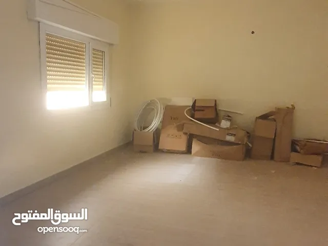300m2 5 Bedrooms Townhouse for Rent in Tripoli Ain Zara
