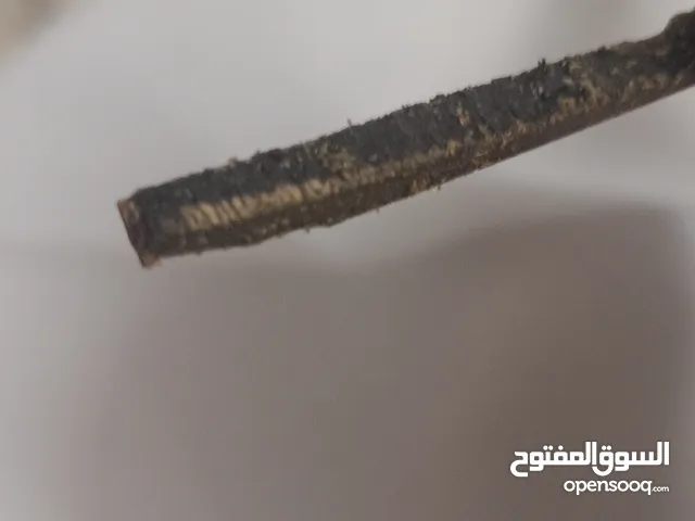 اخشاب عود طبيعيه وادهان عود منوعه صافي وعنبر معتق صافي