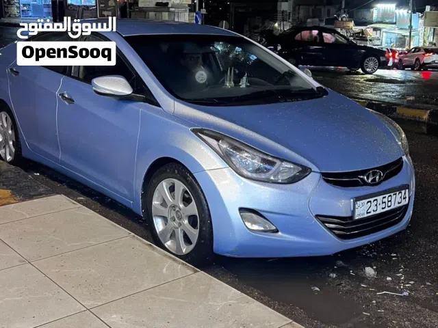 2012 هيونداي افانتي Standard