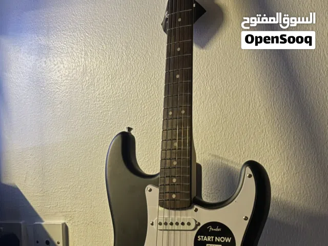 Fender squire stratocastor black and white electric guitar – جيتار كهربائي من فندر