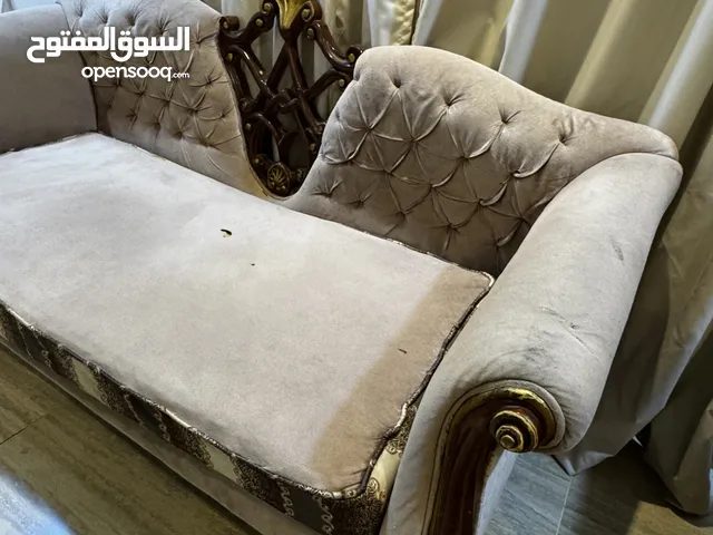 كنب و طاولة وسط للبيع