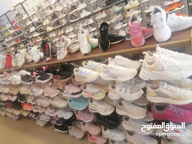 احذيه اروبي نخب اول للبيع الكميه كامله 600جوز مع 18شبك مع هكات 1200هك كامل المحل 2000