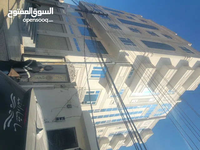 عمارة مكونة من 3 طوابق مركزي تجاري و 8 شقق كبيرة