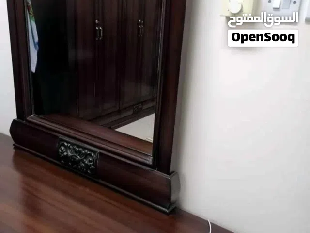 غرفة نوم بدون ماترس وسرير اطفال مع الماترس