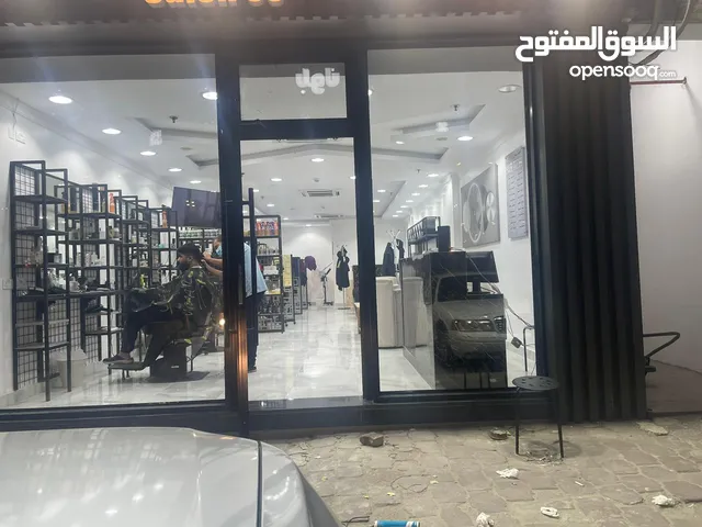 للبيع صالون حلاق بي أسواق القرين مجهز بي الكامل وموقع ممتاز مساحة 65 متر مربع موقع ممتاز جداً