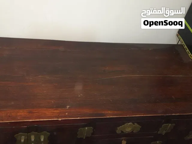 صندوق ديكور قديم عمره اكثر من 120 سنة من بيت من نابلس مستعمل ممتاز في كسر بالجمب الشمال بتصلح