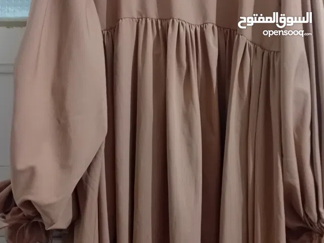 جلبابات للبيع بقماشات جميلة جدا فرصة للمحجبات بسوم جيد.جدا للي تحب تشري تتواصل معايا و شكرا