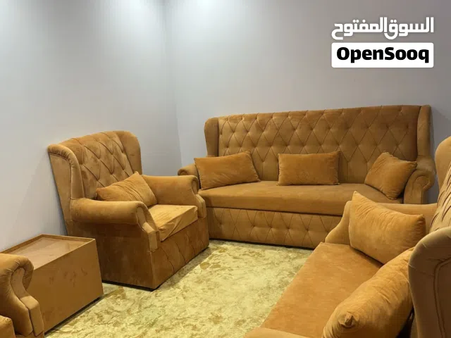 كنب مع السجاد 7 أشخاص نظيف جدا وشبه جديد