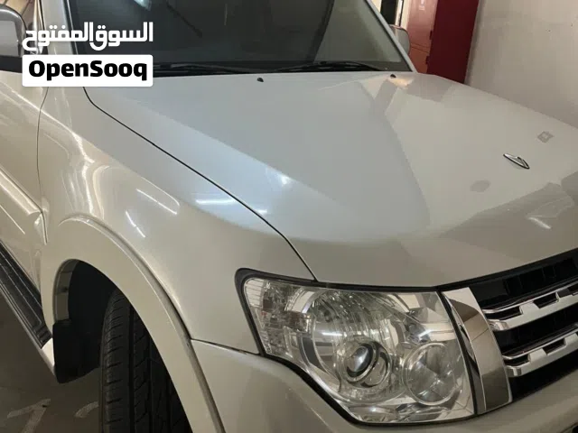 2013 ميتسوبيشي باجيرو GLS