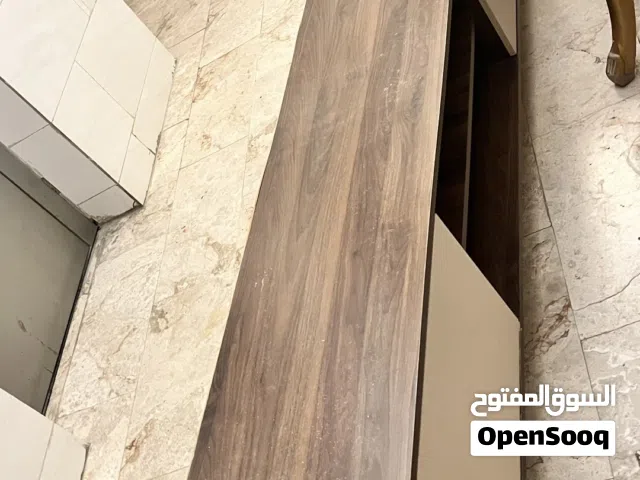 طاولة تلفزيون للبيع