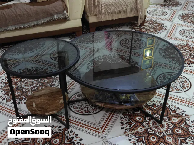 طاولات اثنان كبيرة وصغيرة