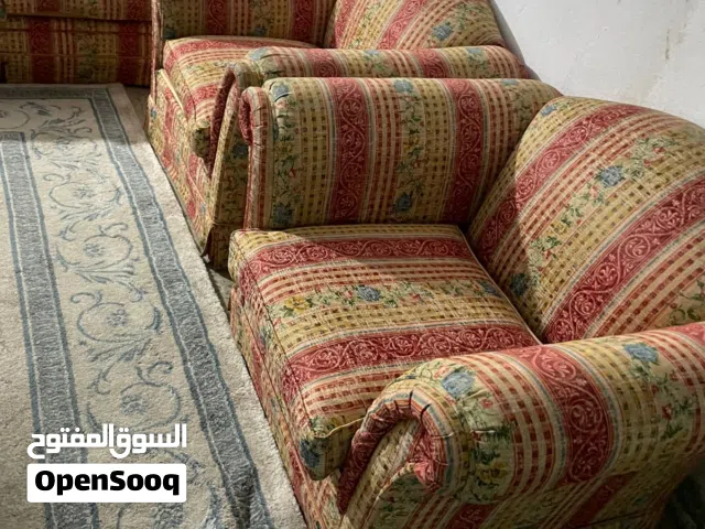 طقم كنب 7مقاعد شبه جديد للبيع بسعر مغري جداً