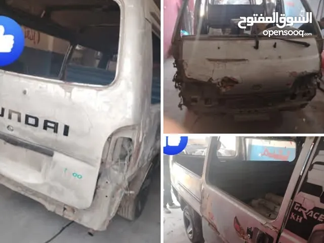 قطع باص اتش 100... باب خلفي بدون قزاز فاضي +واجهة أمامية بدون قزاز فاضي +باب السحاب بدون قزاز فاضي