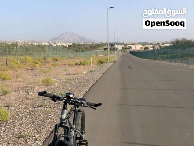 للبيع سيكل جبلي (Mountain Bike) دراجة مصممة للطرق الوعرة