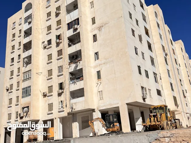 شقة للبيع في طريق المطار